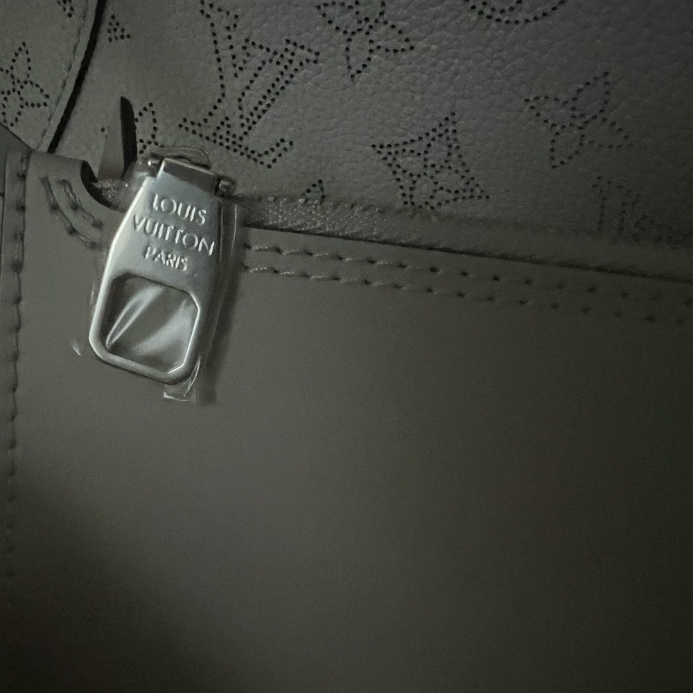 New Louis Vuitton Mahina Handbag - Picture 12 of 16